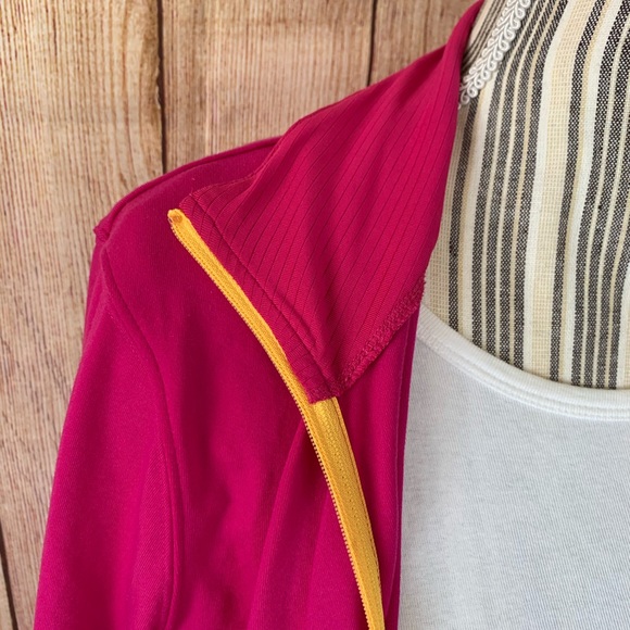 The North Face Large Pink LightWeight ZipUp Jacket - Picture 2 of 16